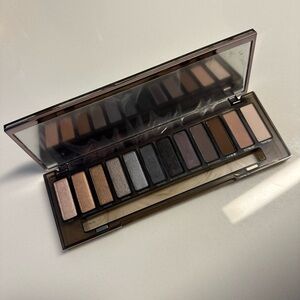 Urban Decay Smoky Eyeshadow Palette - Rich Neutrals and Smoky Hues